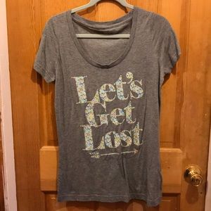 Cute gray graphic tee!